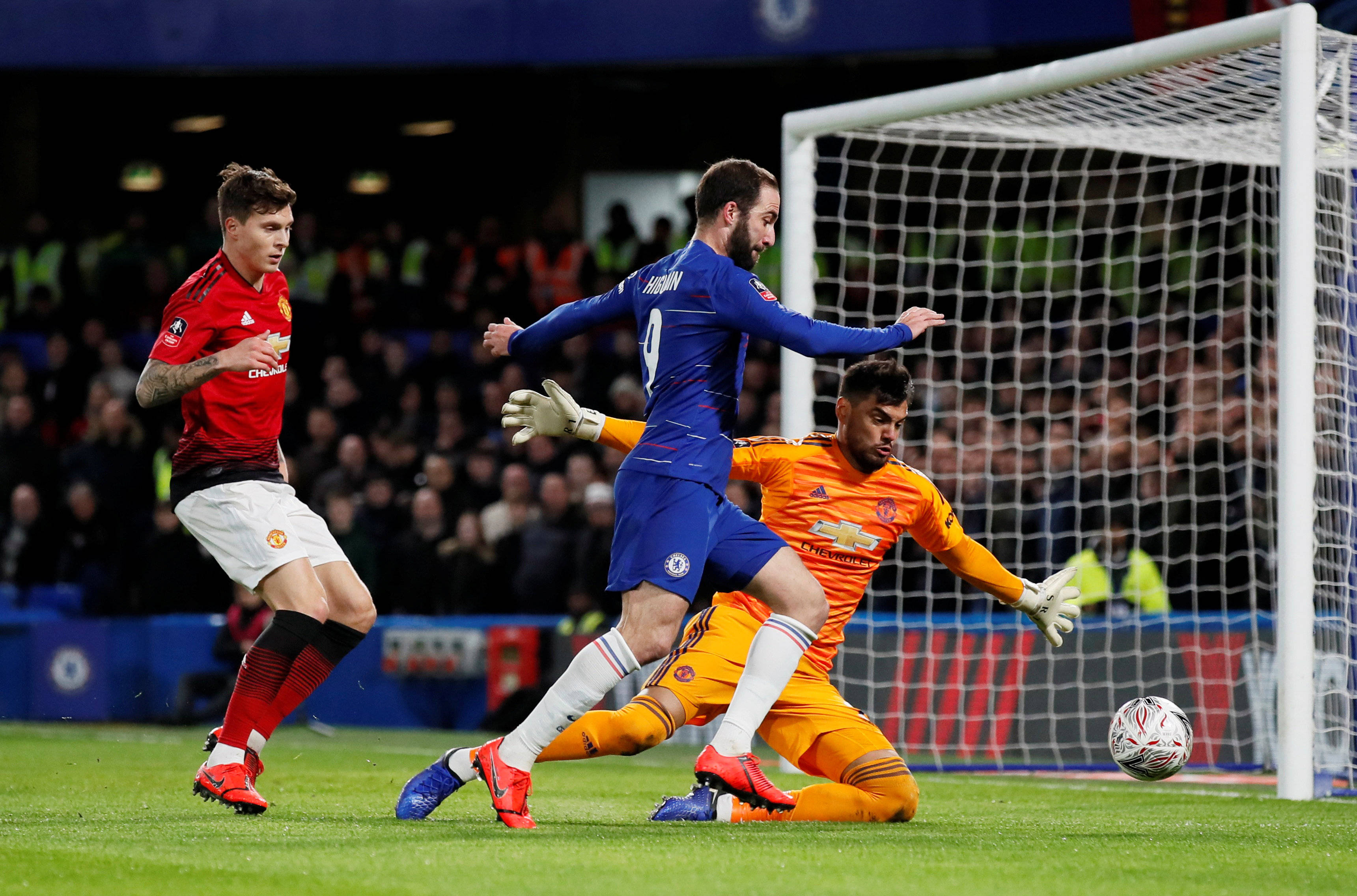 足总杯关键时刻走向成谜，切尔西外线爆发，气氛紧张，球队文化再被提及的简单介绍